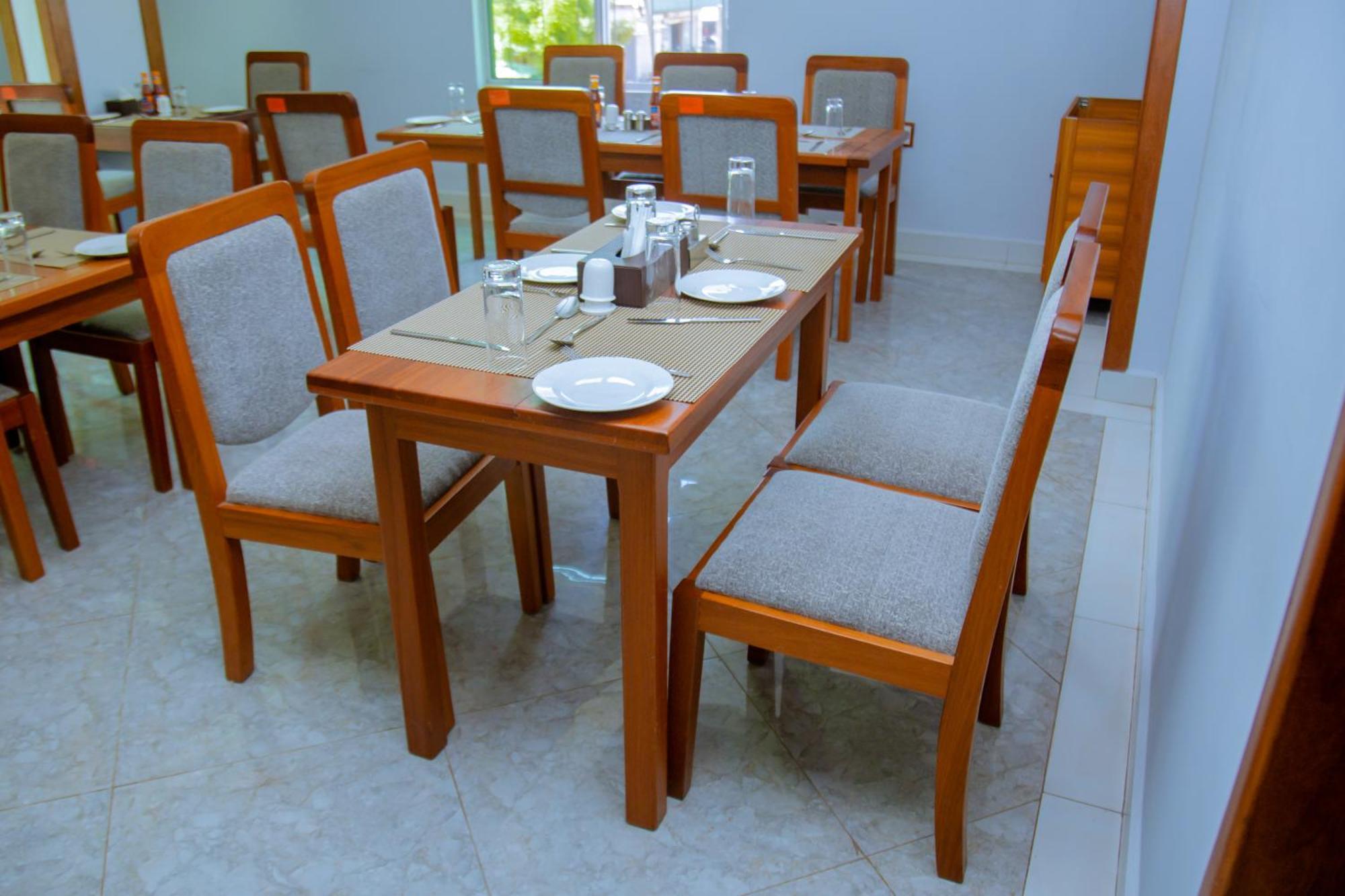 Hotel Rolax Dar es Salaam Exteriör bild