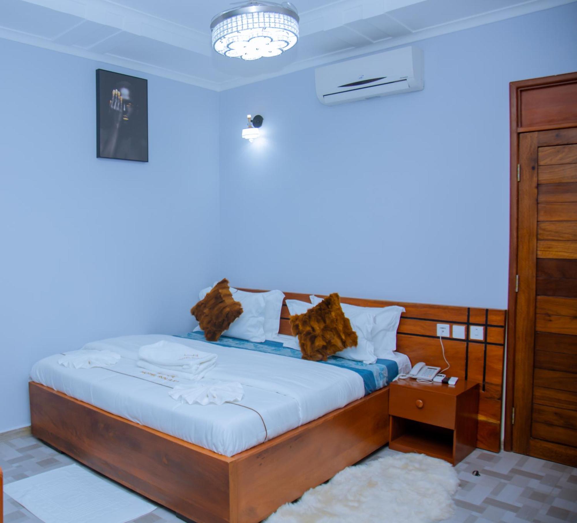 Hotel Rolax Dar es Salaam Exteriör bild